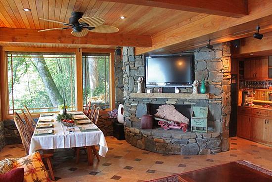 Lake Tahoma Gunn House Images